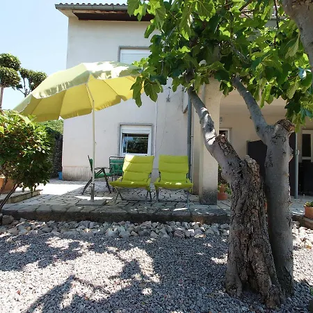 Apartman Lea *
