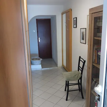 Apartman Lea *